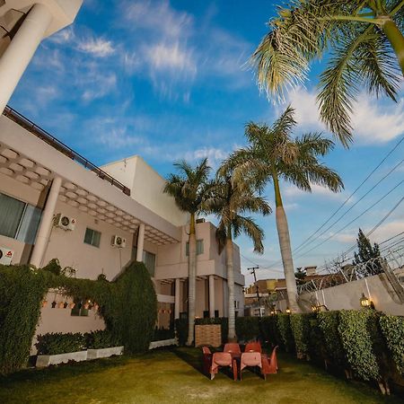 Vip House Hotel Pesavar Kültér fotó
