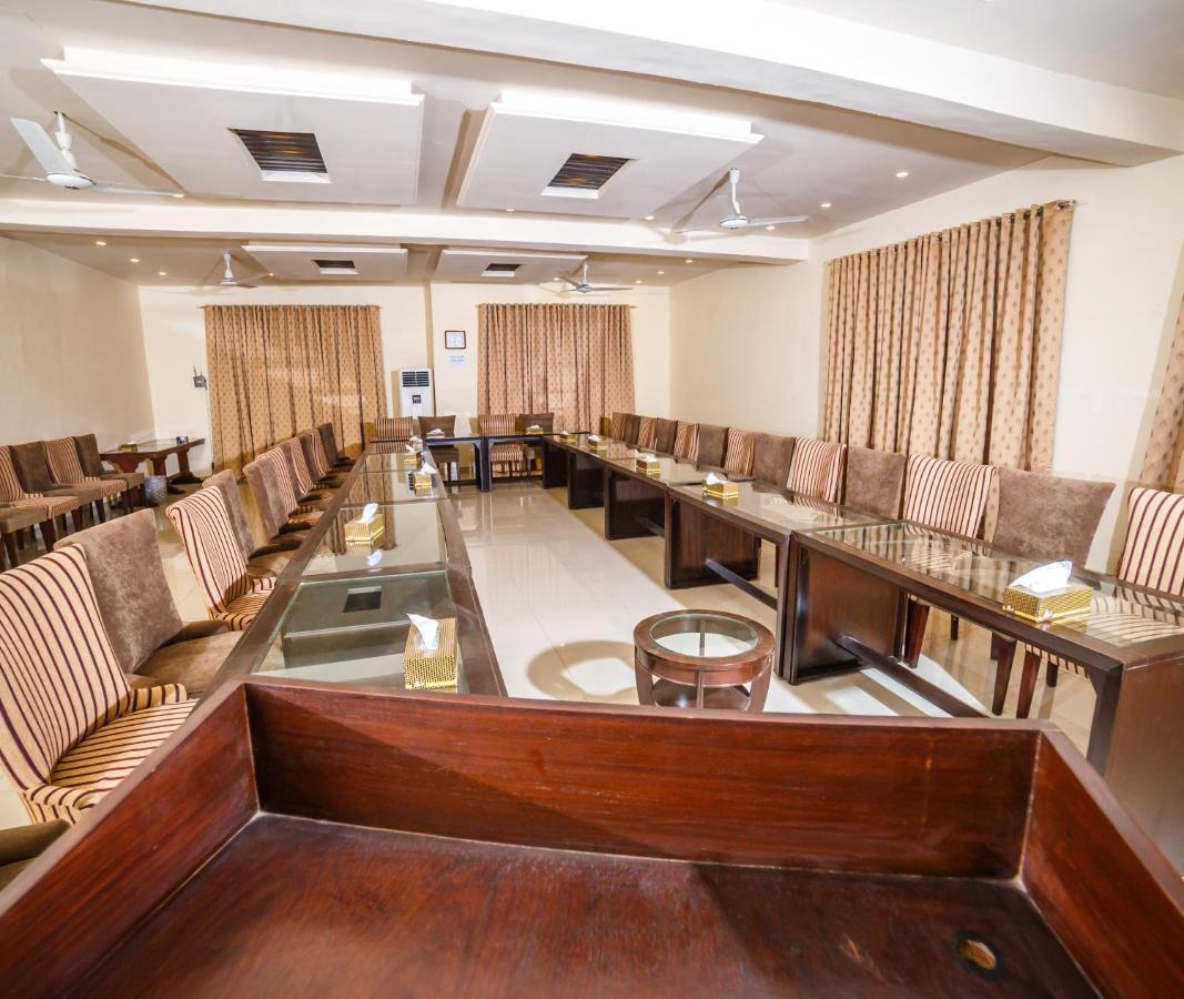 Vip House Hotel Pesavar Kültér fotó