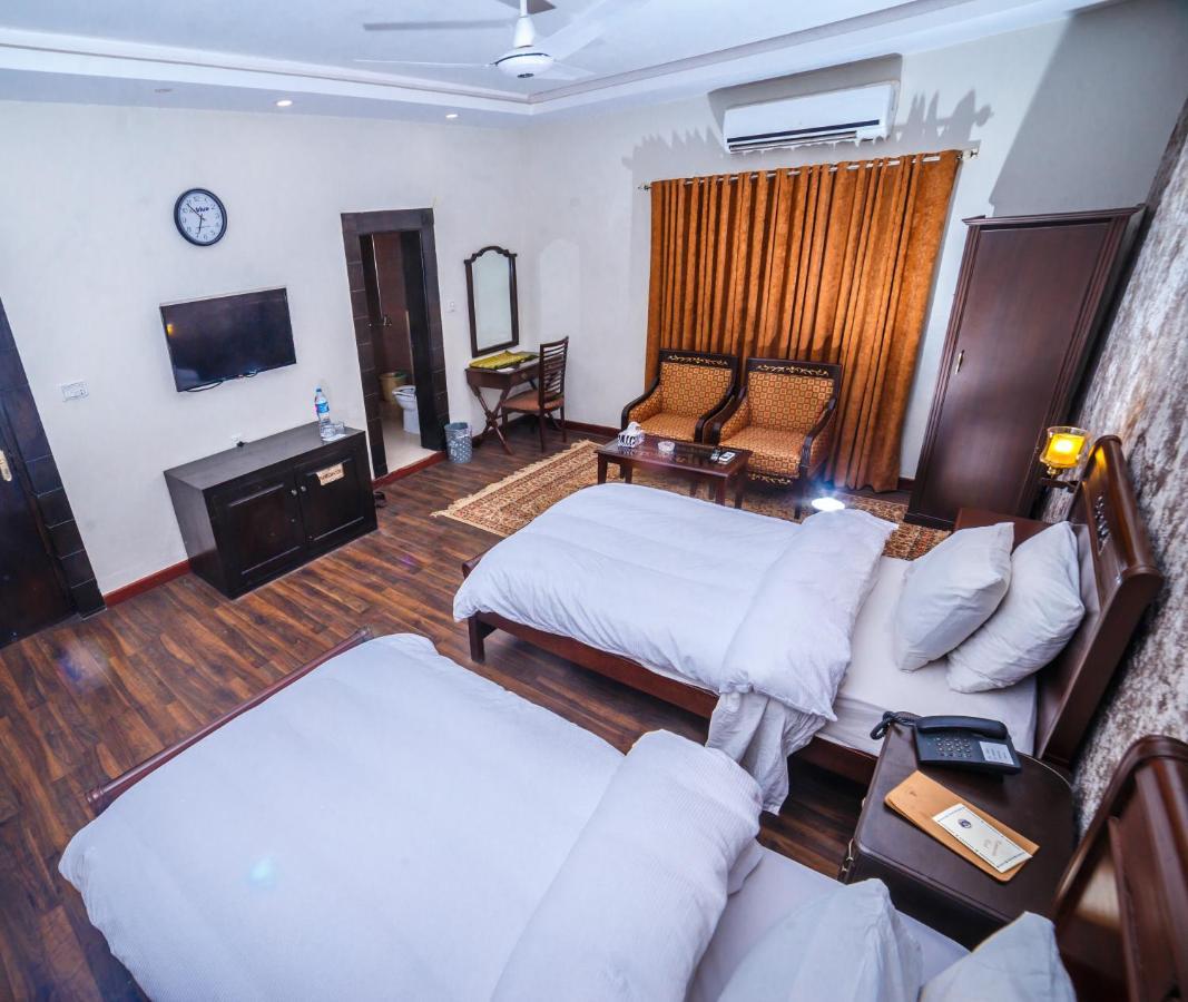 Vip House Hotel Pesavar Kültér fotó