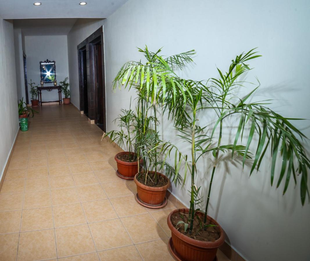 Vip House Hotel Pesavar Kültér fotó