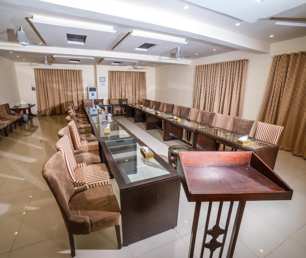 Vip House Hotel Pesavar Kültér fotó