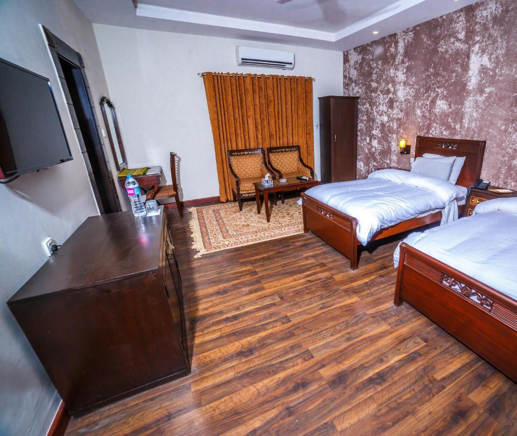 Vip House Hotel Pesavar Kültér fotó