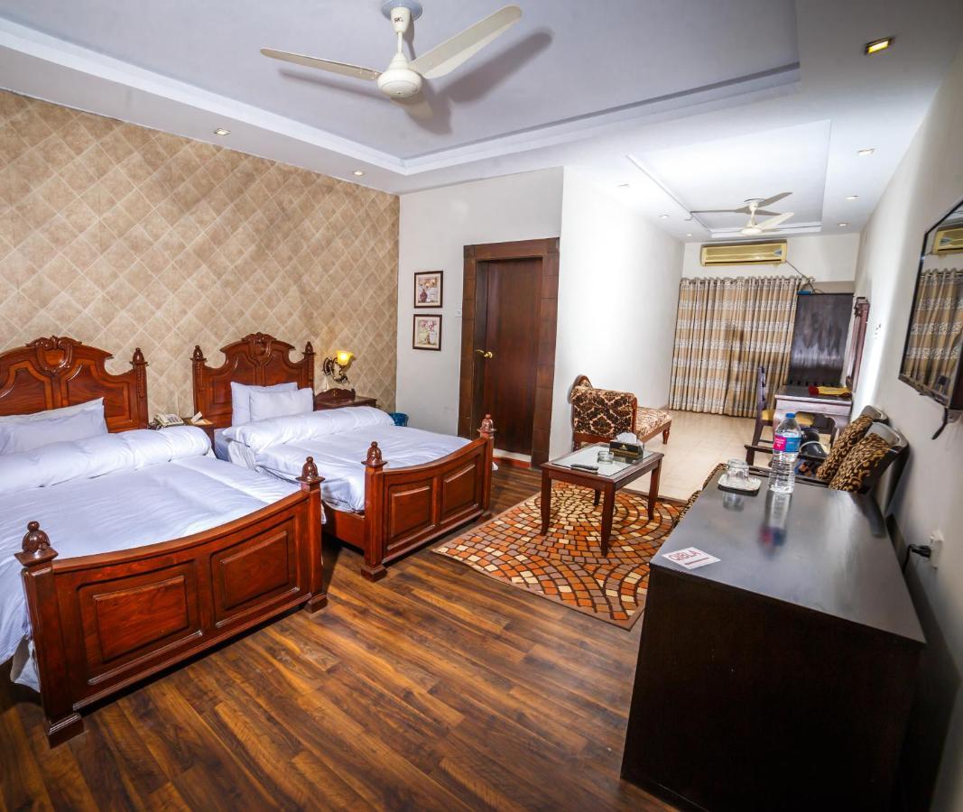 Vip House Hotel Pesavar Kültér fotó