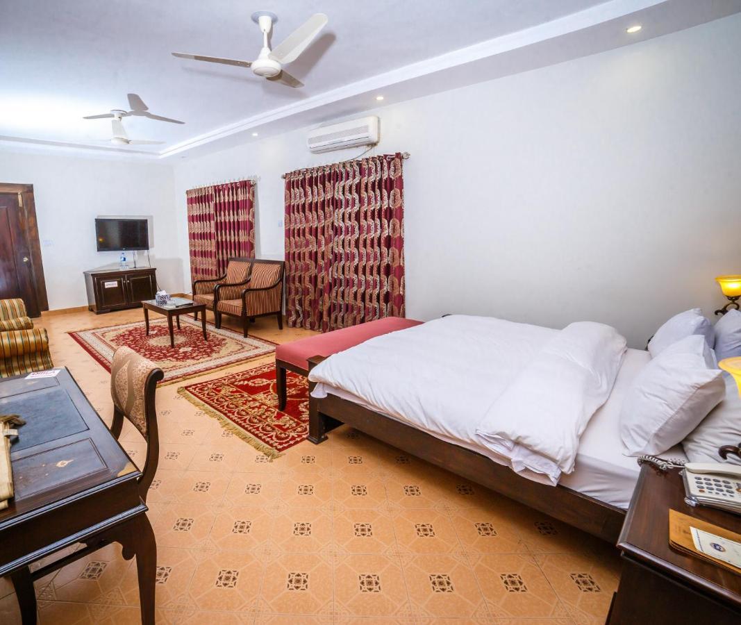 Vip House Hotel Pesavar Kültér fotó