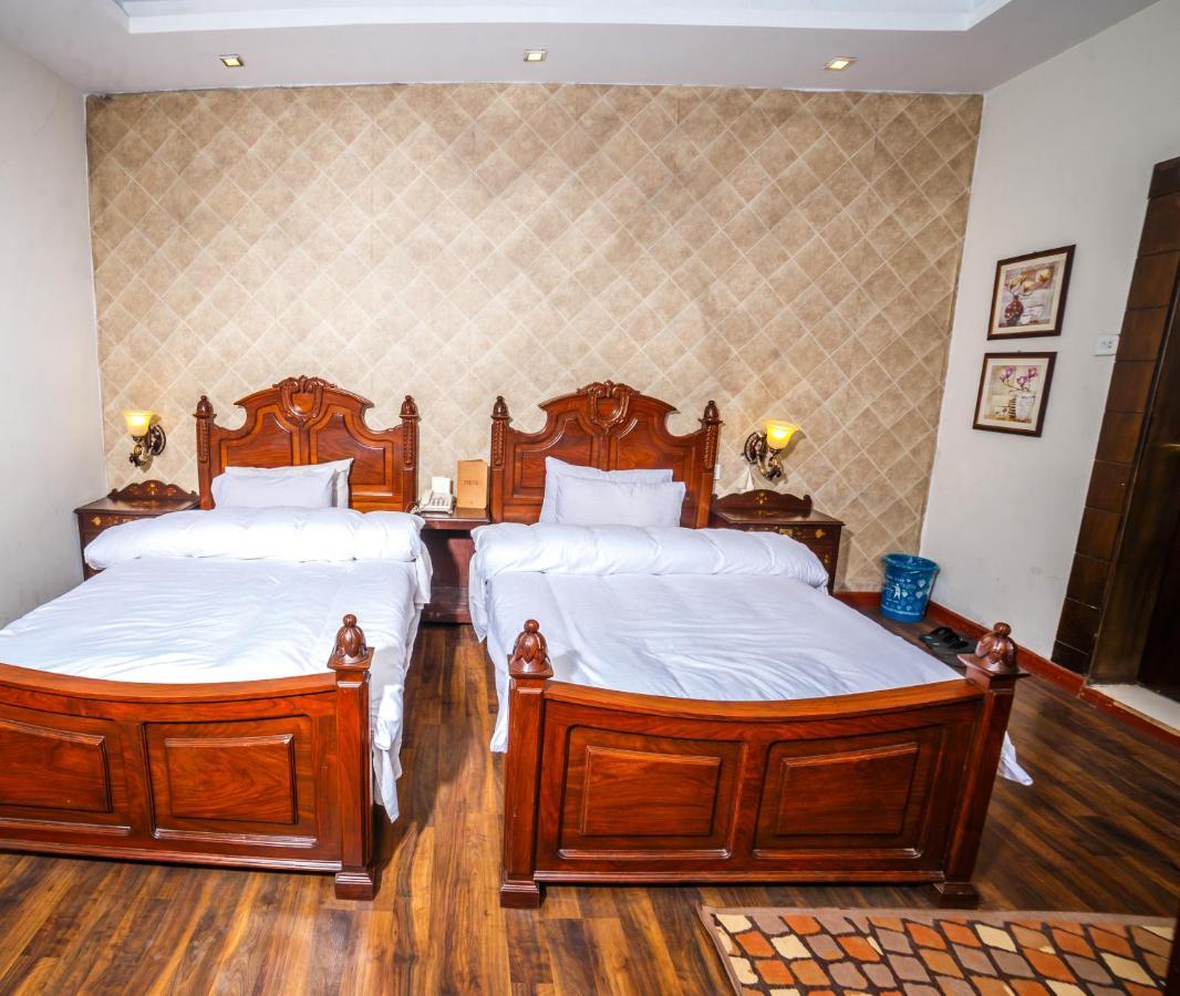 Vip House Hotel Pesavar Kültér fotó