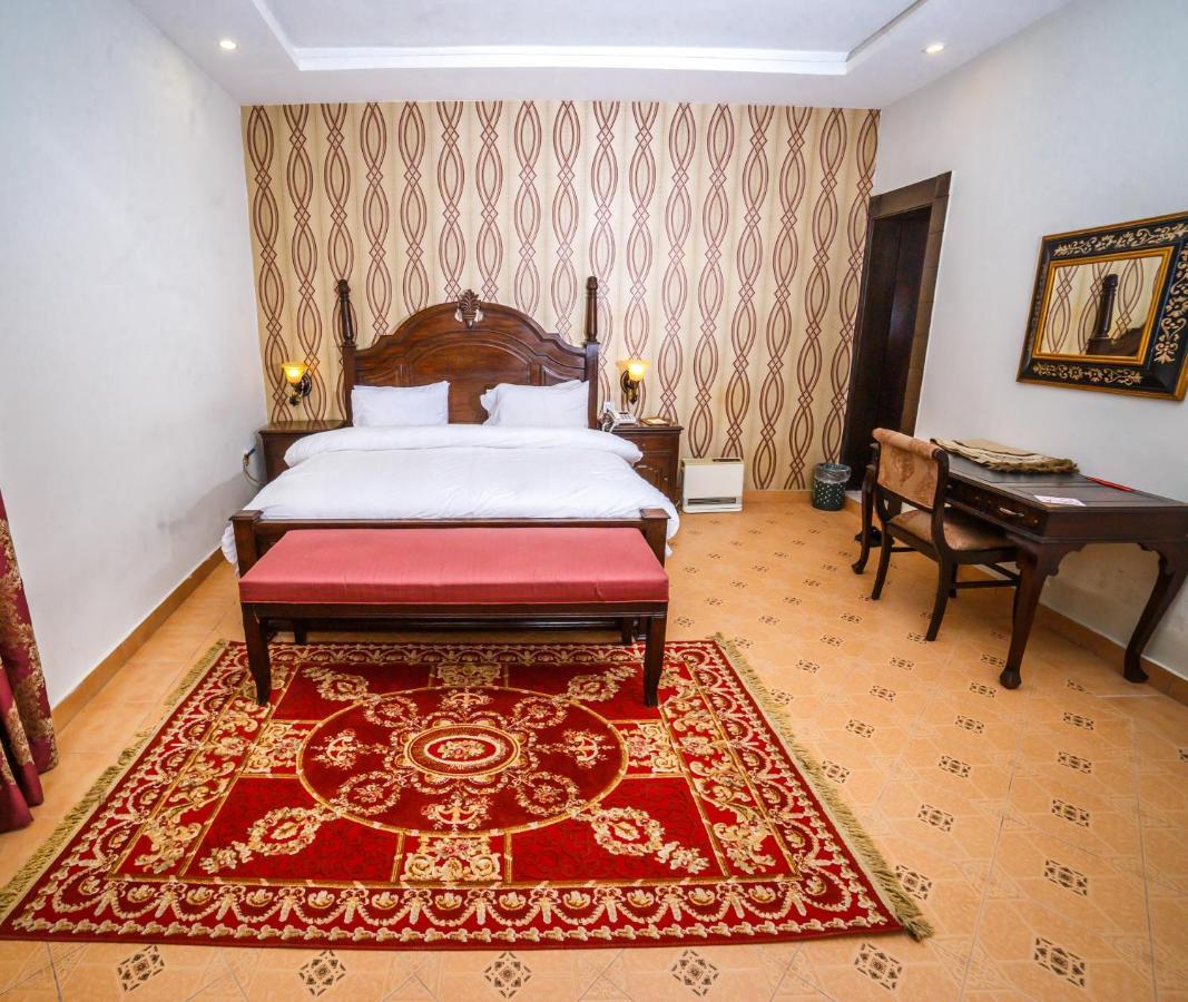 Vip House Hotel Pesavar Kültér fotó