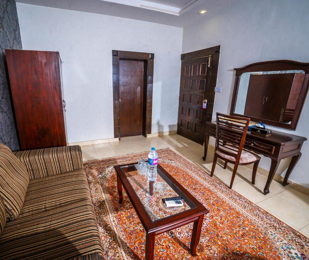 Vip House Hotel Pesavar Kültér fotó