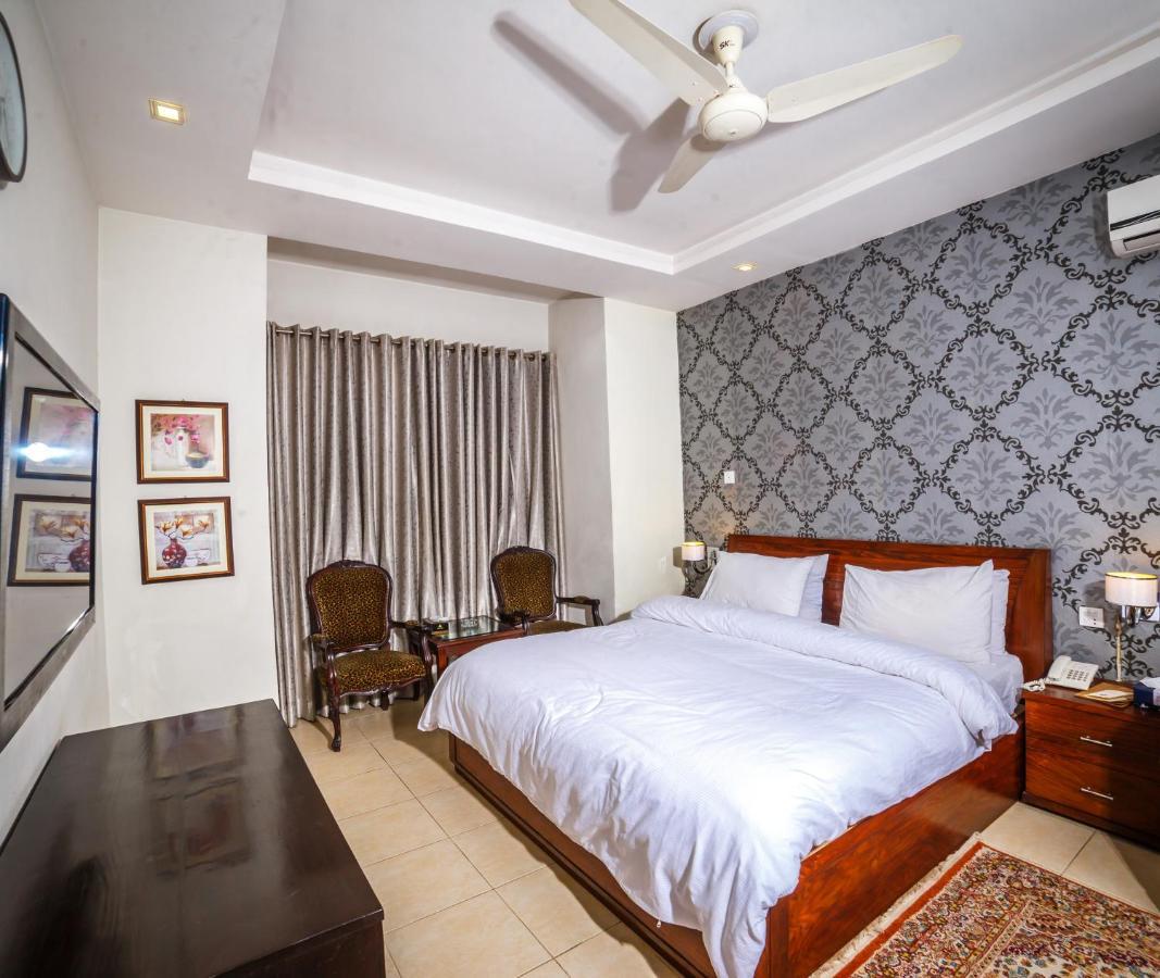 Vip House Hotel Pesavar Kültér fotó
