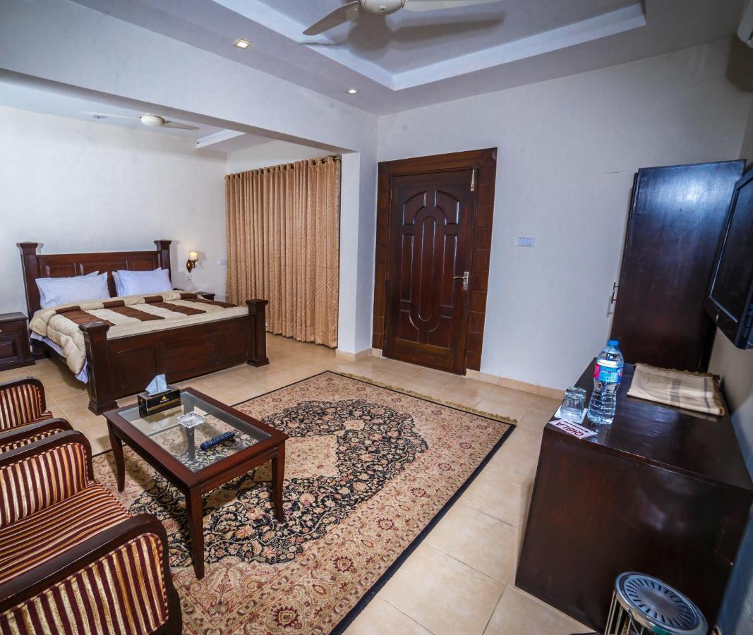 Vip House Hotel Pesavar Kültér fotó