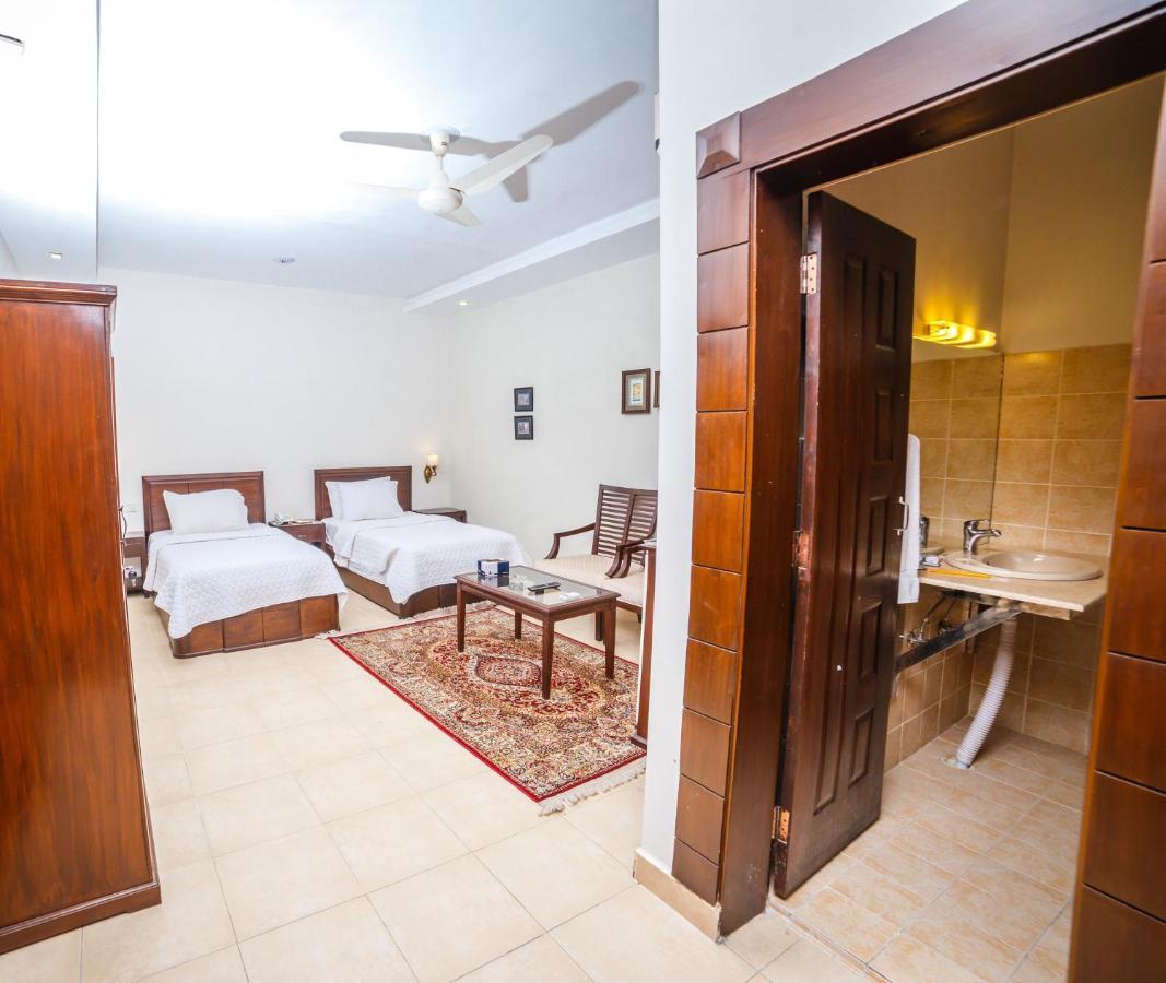 Vip House Hotel Pesavar Kültér fotó