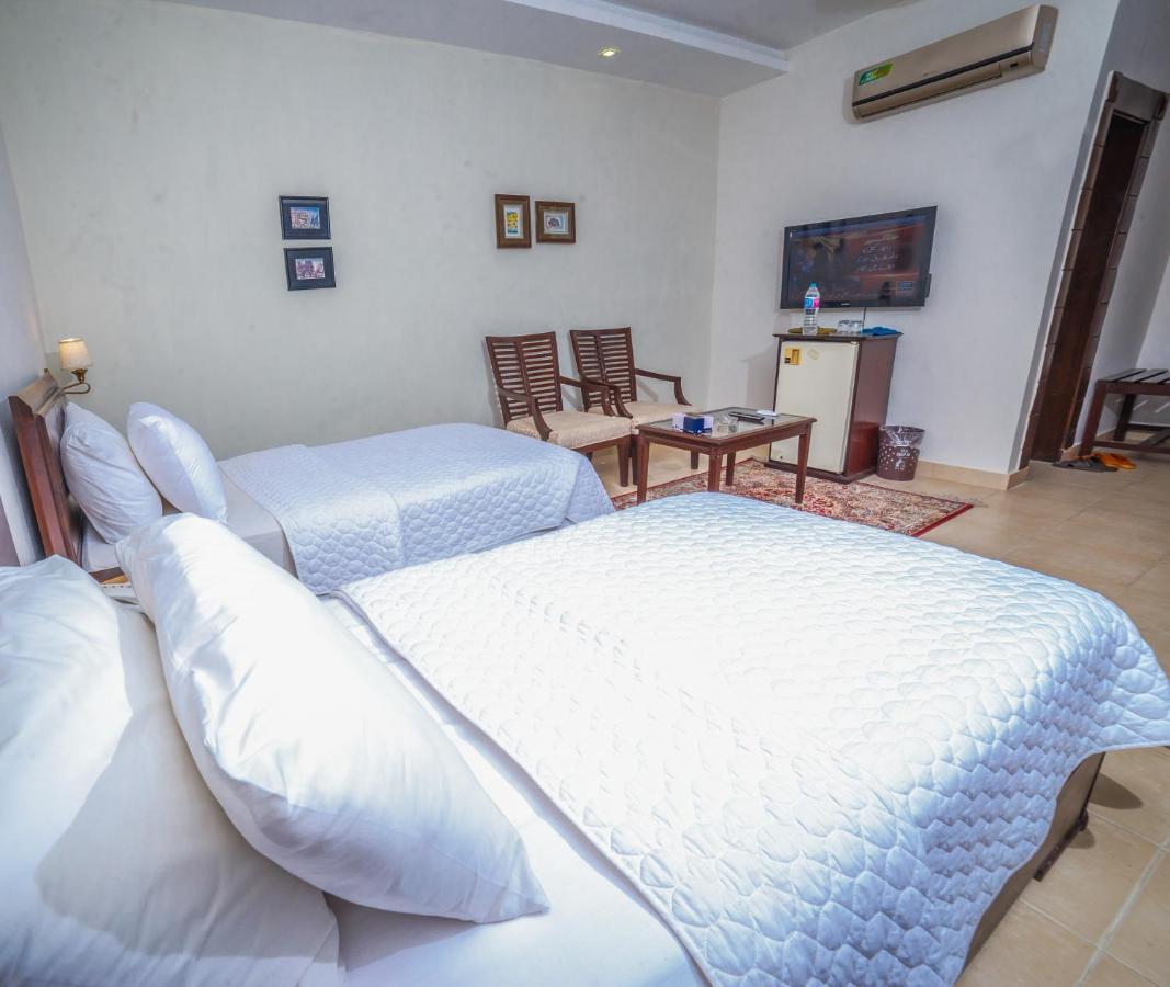 Vip House Hotel Pesavar Kültér fotó