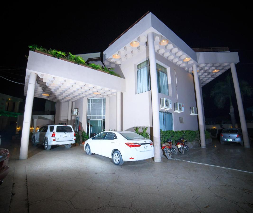 Vip House Hotel Pesavar Kültér fotó