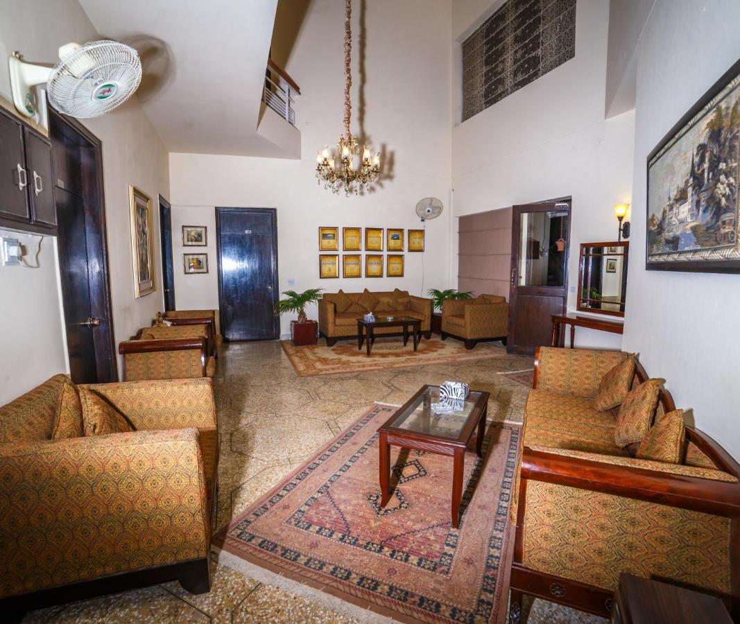 Vip House Hotel Pesavar Kültér fotó