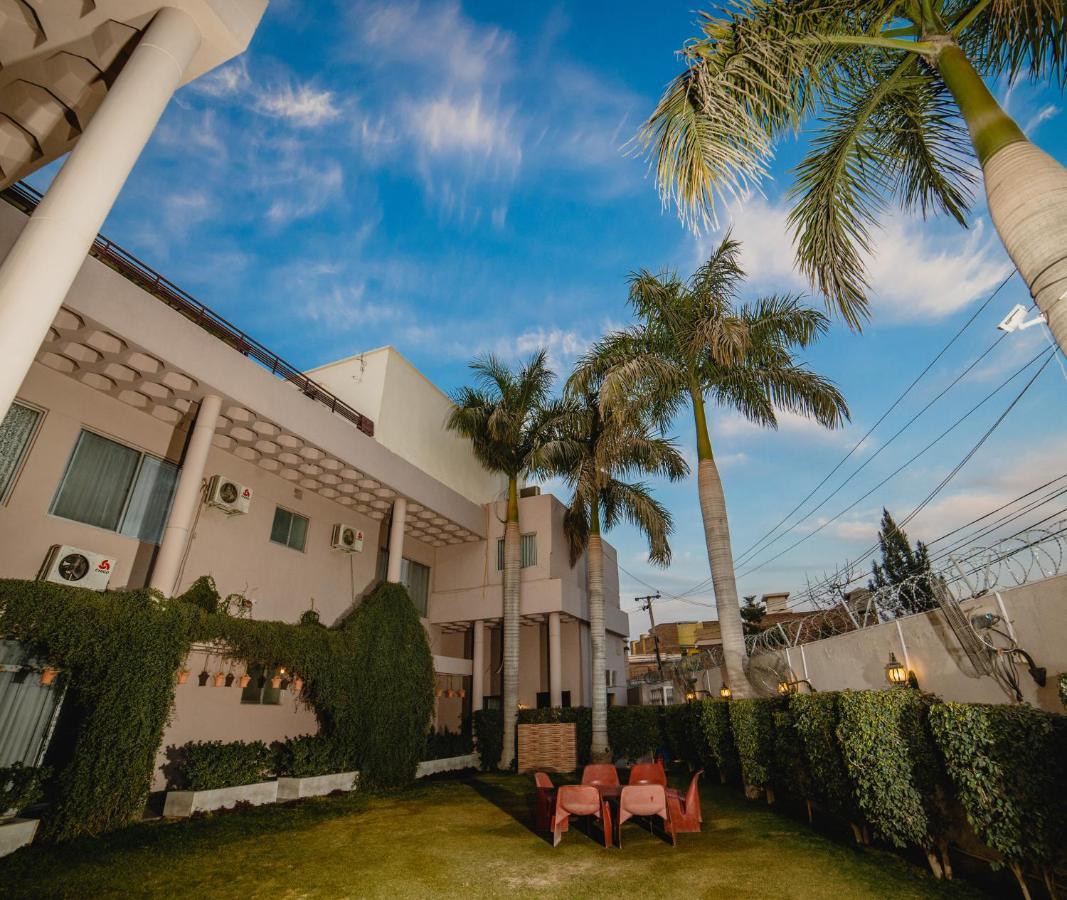 Vip House Hotel Pesavar Kültér fotó