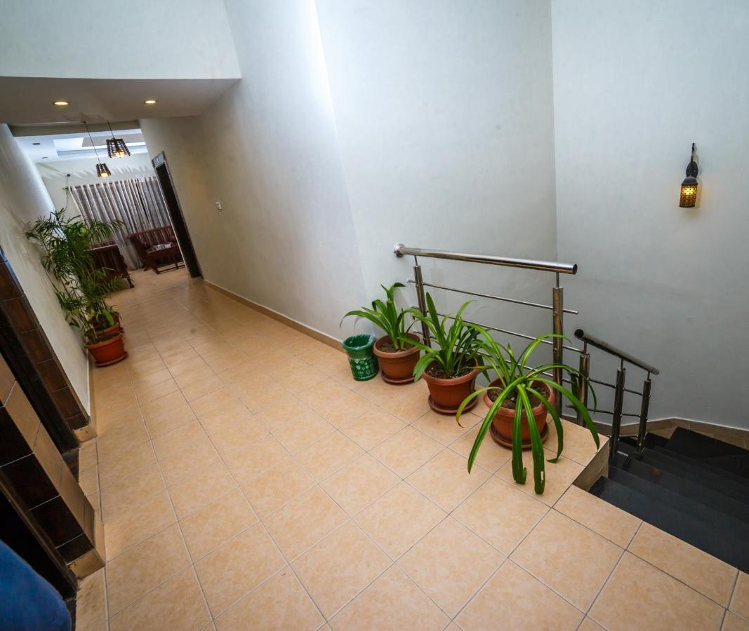 Vip House Hotel Pesavar Kültér fotó