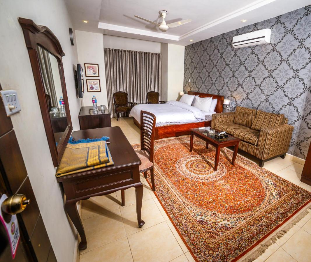 Vip House Hotel Pesavar Kültér fotó