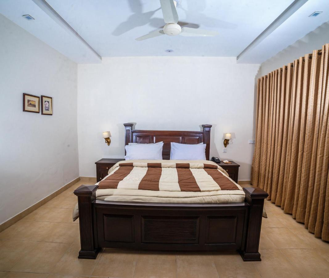 Vip House Hotel Pesavar Kültér fotó