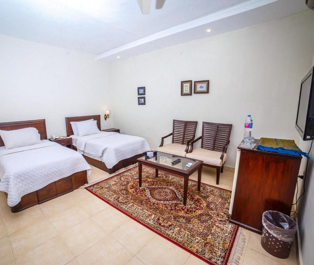Vip House Hotel Pesavar Kültér fotó