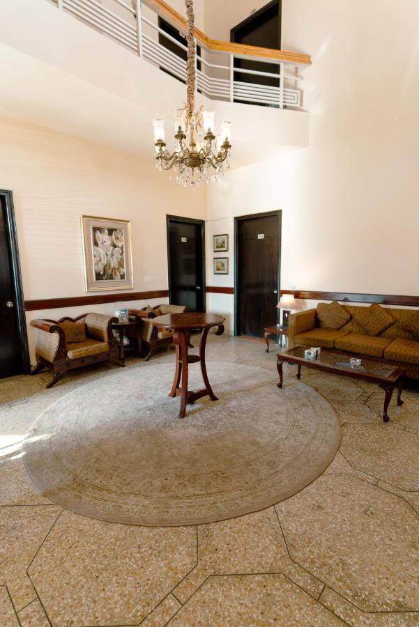 Vip House Hotel Pesavar Kültér fotó