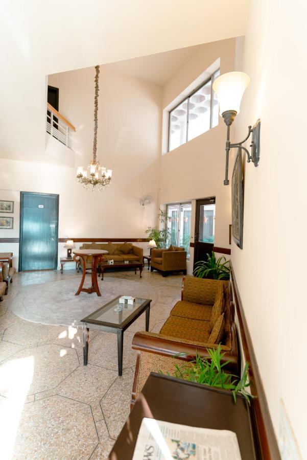 Vip House Hotel Pesavar Kültér fotó