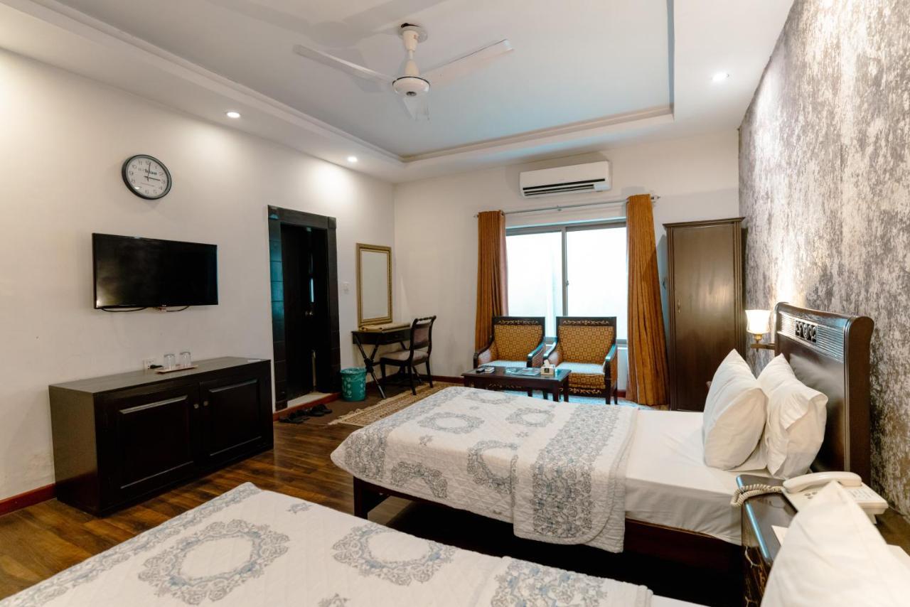 Vip House Hotel Pesavar Kültér fotó