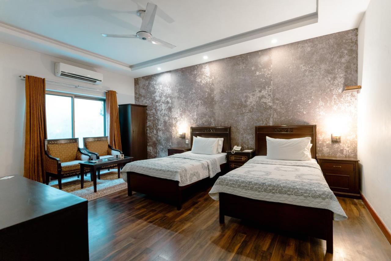 Vip House Hotel Pesavar Kültér fotó